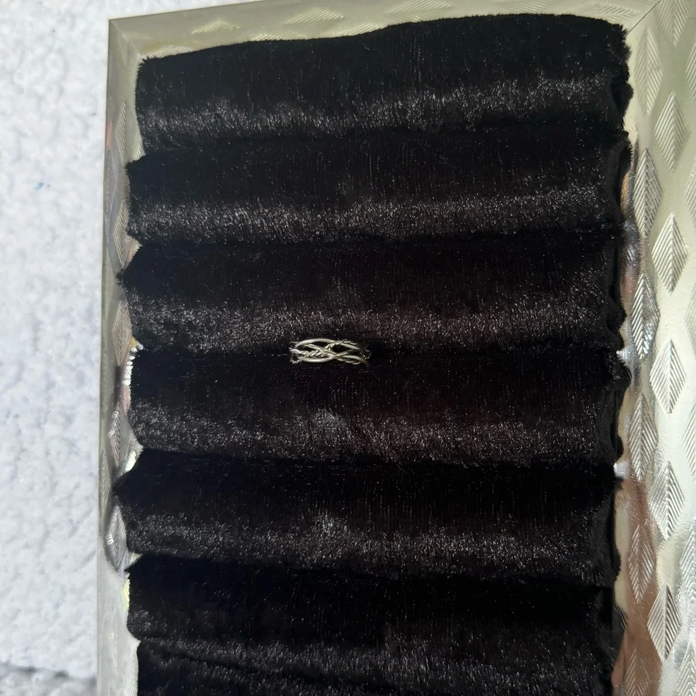 Silver Ring! - Picture 3 of 4